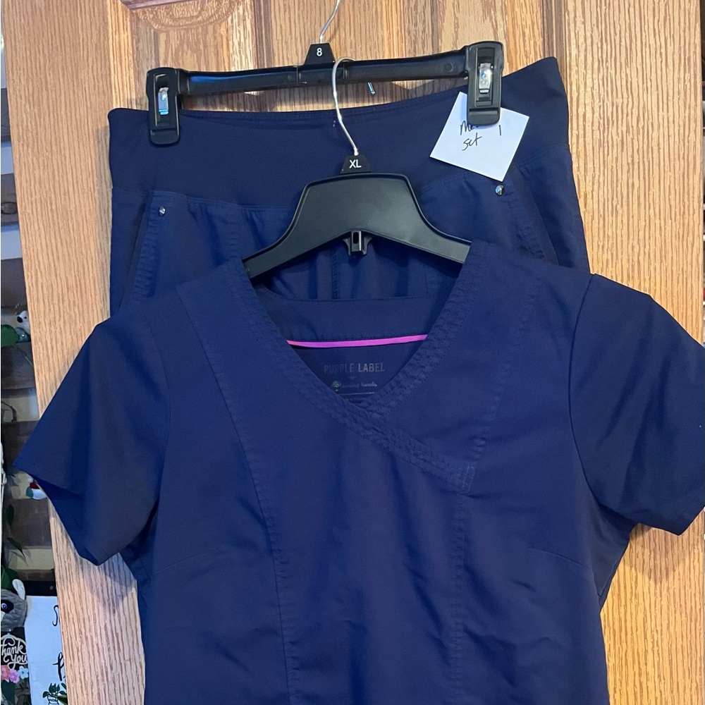 Healing Hands Purple Label Yoga Scrub set size medium. Navy Blue